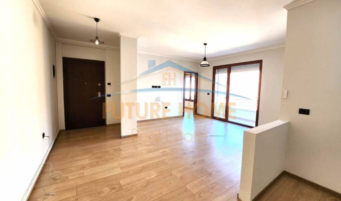 Zyre per Qira, te Hotel Hilton, 100m2, 1000 EUR