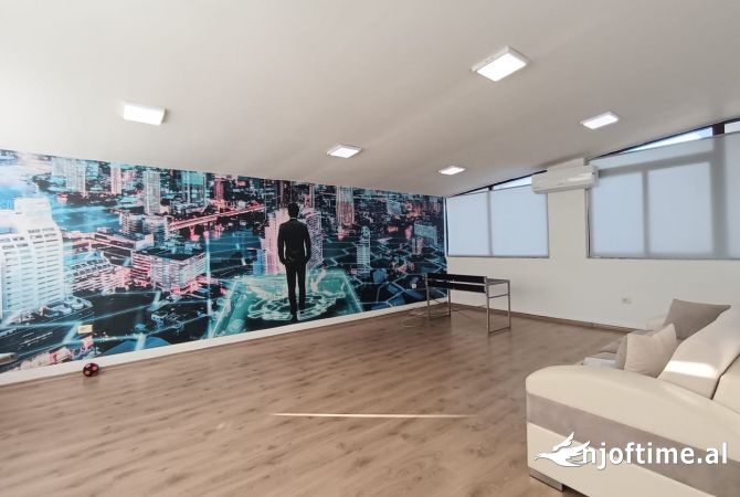 Ambjent zyre me qira ne ish Bllok