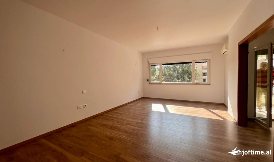 Apartament zyre per qira te stadiumi Air Albania. 