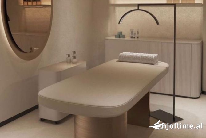 Ambiente Commerciale in Affitto 3+1 a Tirana - 8,000 Euro