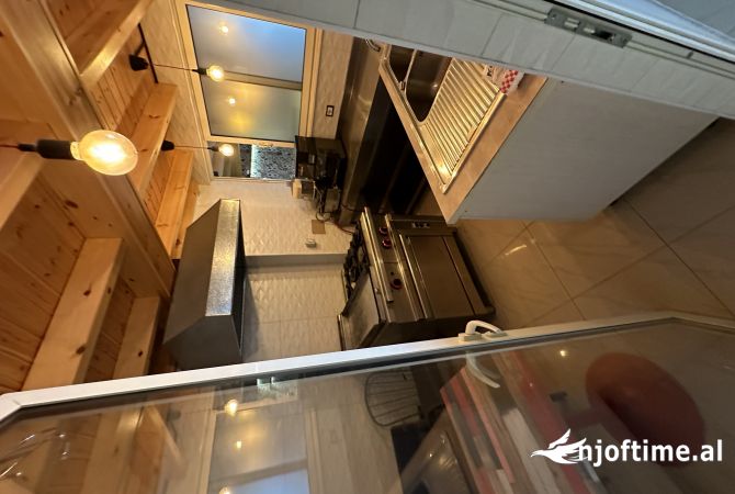 Ambiente Commerciale in Affitto 2+1 a Tirana - 1,500 Euro