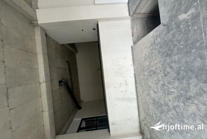 Ambjen biznesi per qira