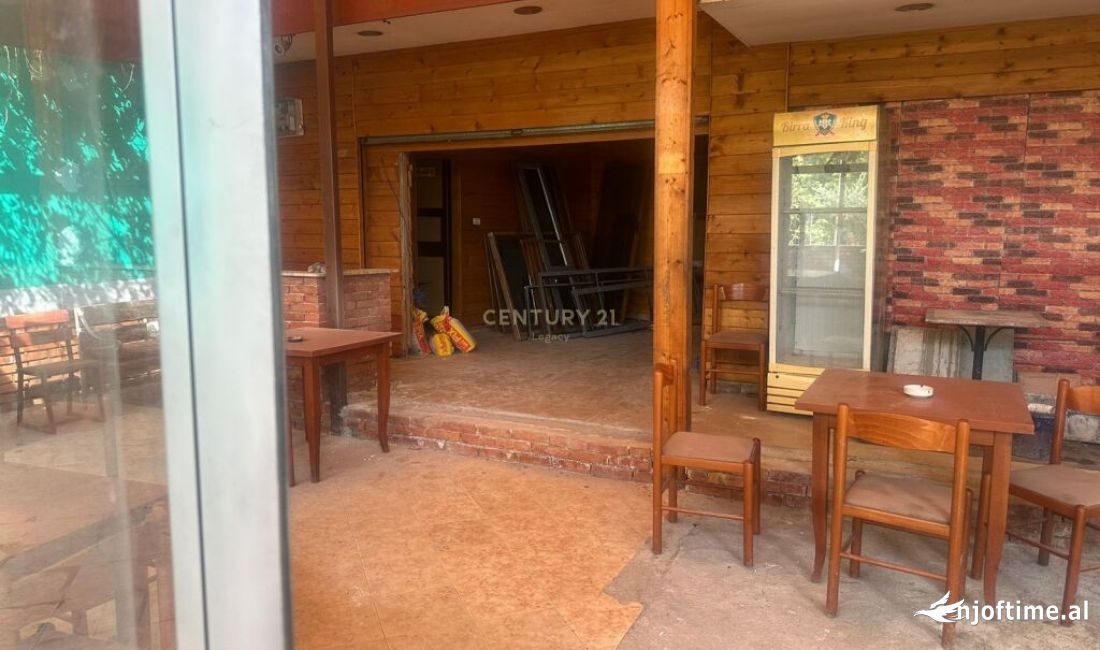 Bar Me Qira ne Rruga e Kavajes, Kombinat