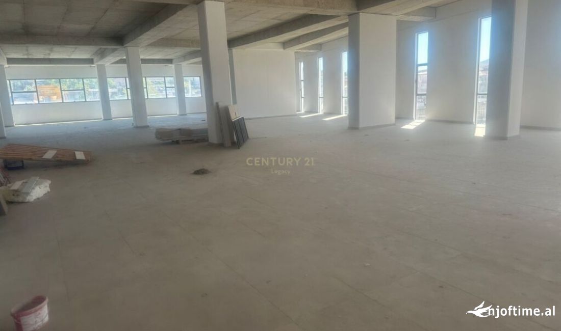 JEPET ME QIRA 1500 M2 OPEN SPACE NE DALJE TE KOMBINATIT 3500EURO