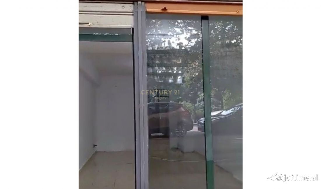 Jepet me qira dyqan ne rruge kryesore 650 euro