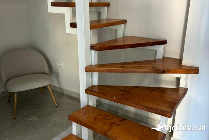 Ambiente Commerciale in Affitto 3+1 a Tirana - 350 Euro