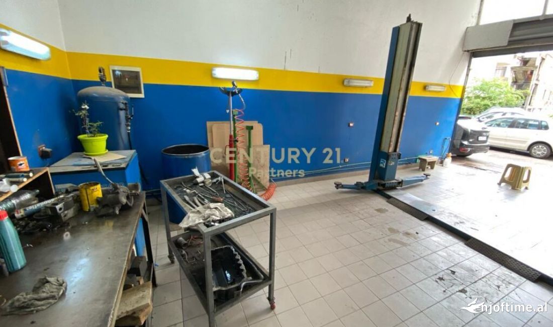 Japim me qera Njesi Biznesi i shfrytezueshem per servis tek Komuna e Parisit 1000 euro