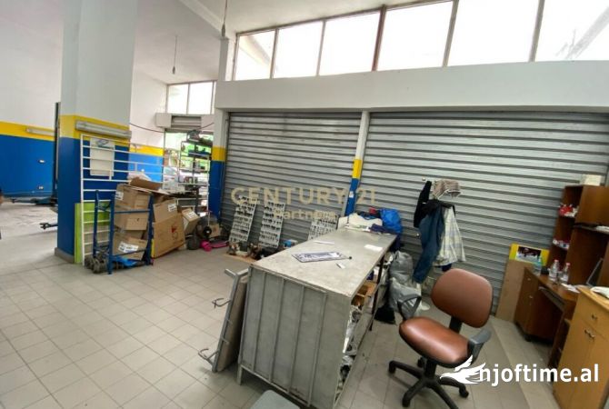 Japim me qera Njesi Biznesi i shfrytezueshem per servis tek Komuna e Parisit 1000 euro