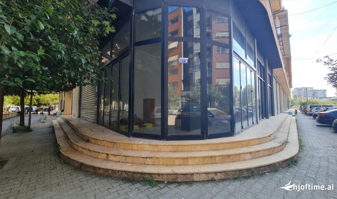 SHES AMBIENT KOMERCIAL NE RRUGEN ASTRIT LOSHA-ASTIR 155000 euro