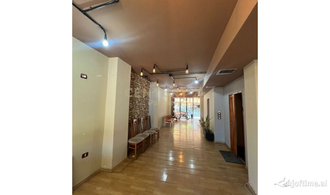 Ambient Biznesi per Qira prane Urgjences se Pediatrise - 84 m2, 700Euro/Muaji