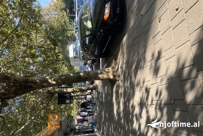 Ambiente Commerciale in Affitto 1+1 a Tirana - 450 Euro