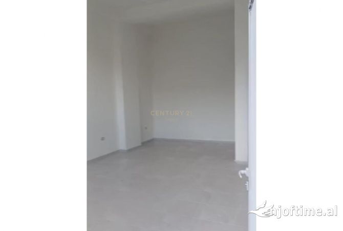 Ambient komercial per qira ne Don Bosko 400 euro