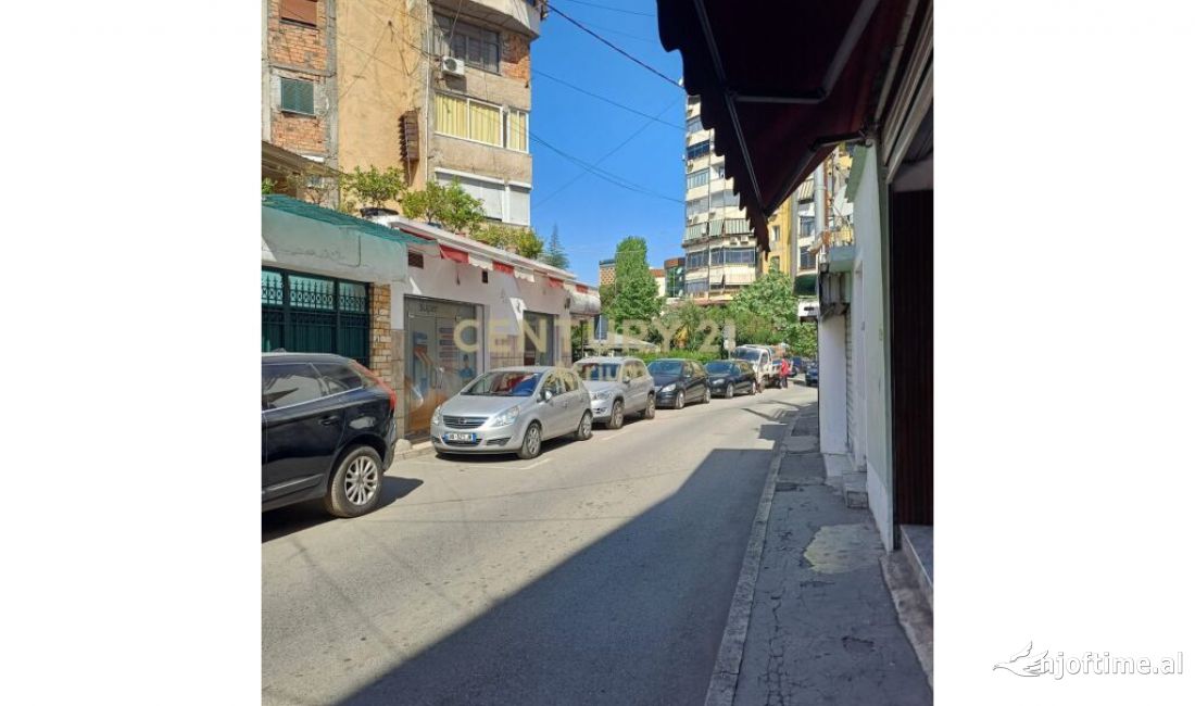 SHITET AMBIENT KOMERCIAL TEK RRUGA ELBASANIT 150,000 euro