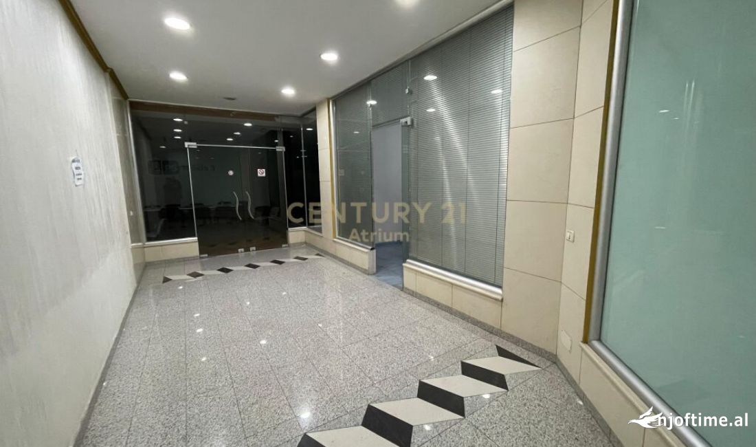 SHITET AMBIENT KOMERCIAL +POST PARKIMI NE XHAMLLIK 95,000 euro