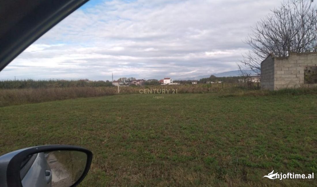 Toke per Shitje ne Laknas 75,000