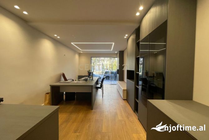 JAPIM ME QIRA AMBIENT KOMERCIALE TE BULEVARDI BAJRAM CURRI 600 euro