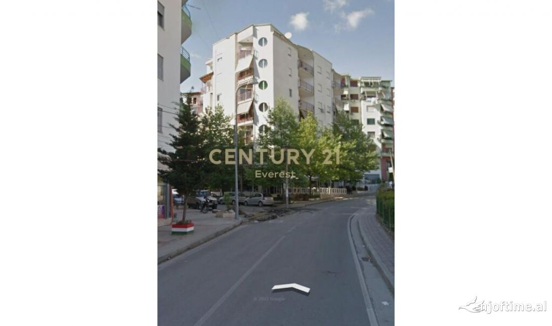 FRESKU, JAPIM ME QIRA BAR-KAFE 1,000 euro