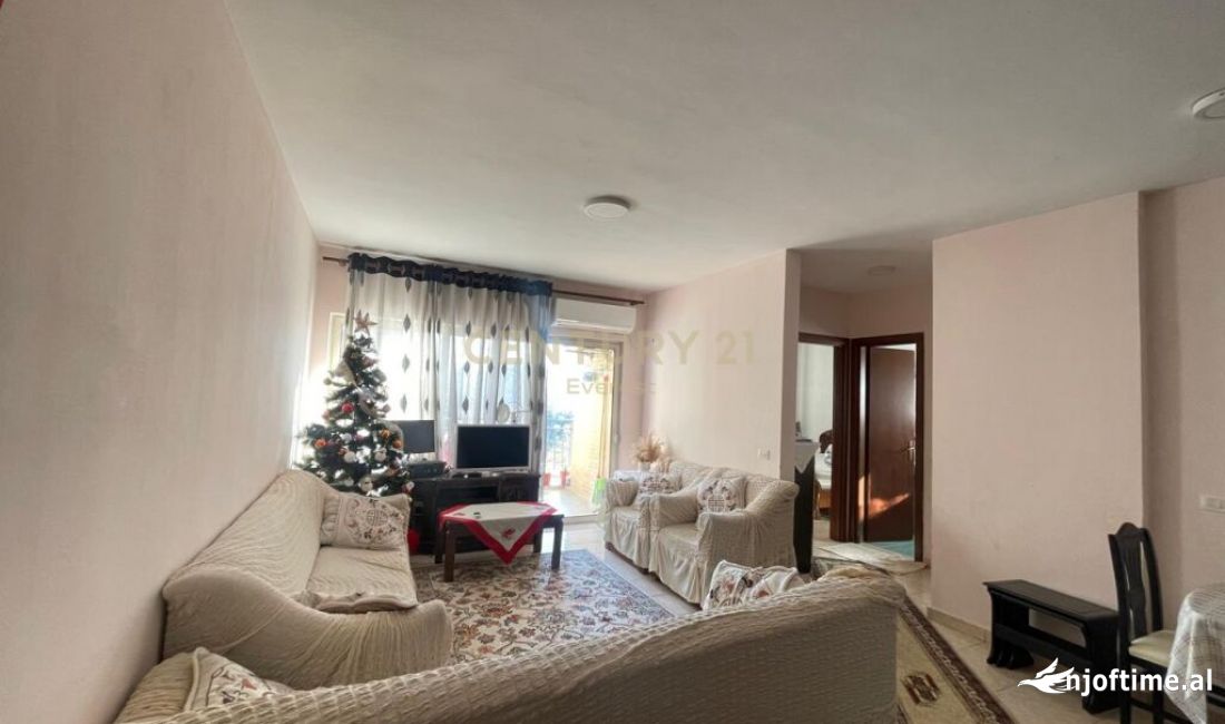 Shtepi ne shitje Apartament ne Tirane, 2+1, Mobilimi E mobiluar, Pagesa 125,000  Euro.