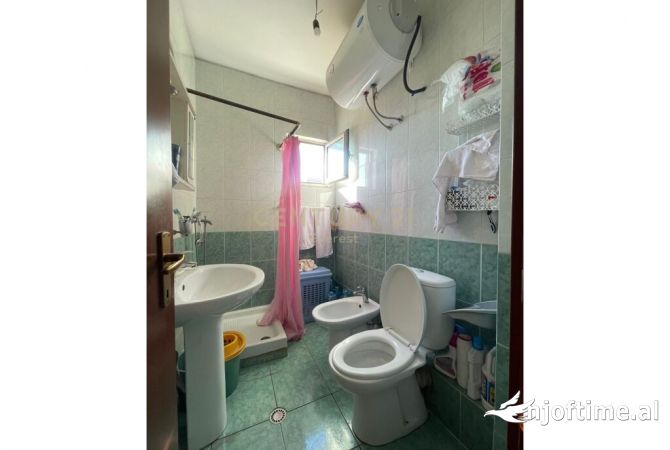 Shtepi ne shitje Apartament ne Tirane, 2+1, Mobilimi E mobiluar, Pagesa 125,000  Euro.