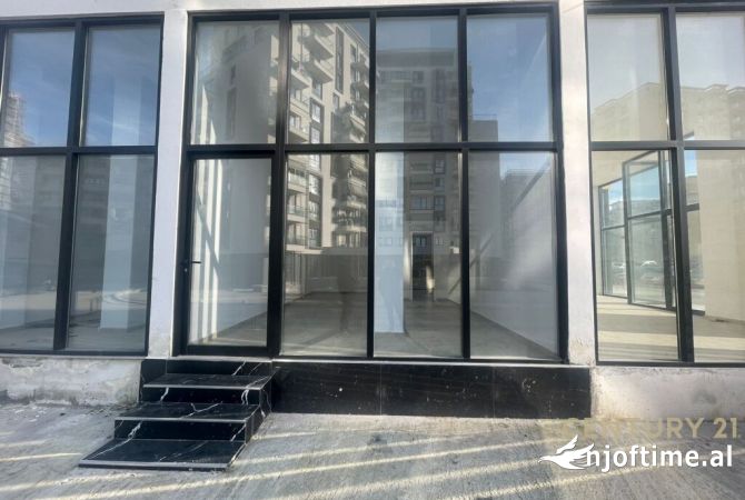 Ambiente Commerciale in Affitto 1+1 a Tirana - 500 Euro