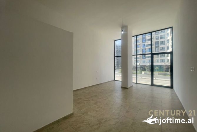 Ambiente Commerciale in Affitto 1+1 a Tirana - 500 Euro