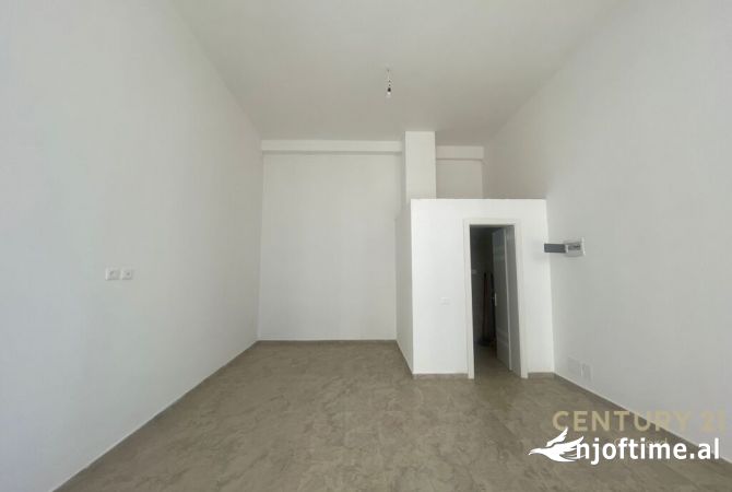 Ambiente Commerciale in Affitto 1+1 a Tirana - 500 Euro