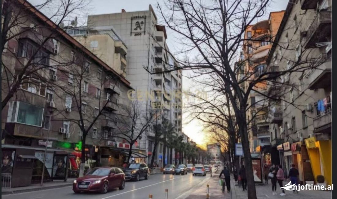 Jepet me qira ambient komercial tek ish Blloku 3,530 Euro
