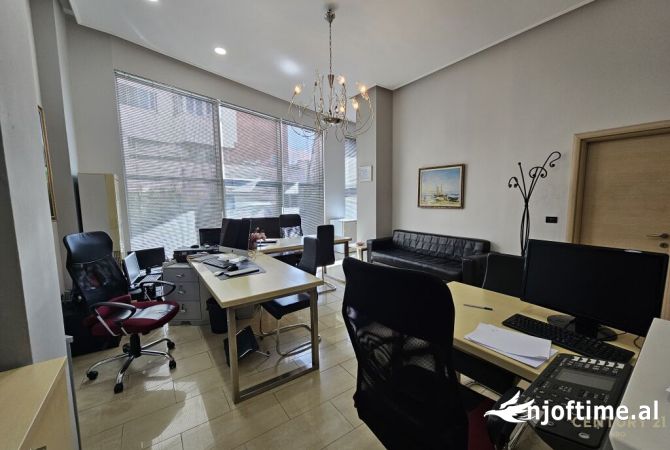 SHESIM ZYRE TE RRUGA E BOGDANEVE! 125,000 €