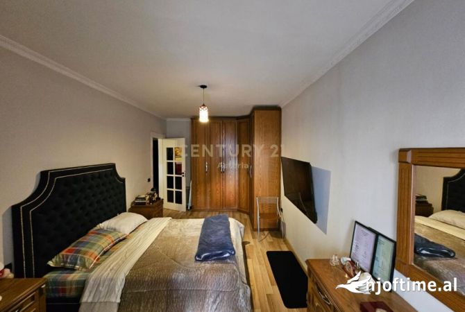 Shtepi ne shitje Apartament ne Tirane, 1+1, Mobilimi E mobiluar, Pagesa 118,000  Euro.