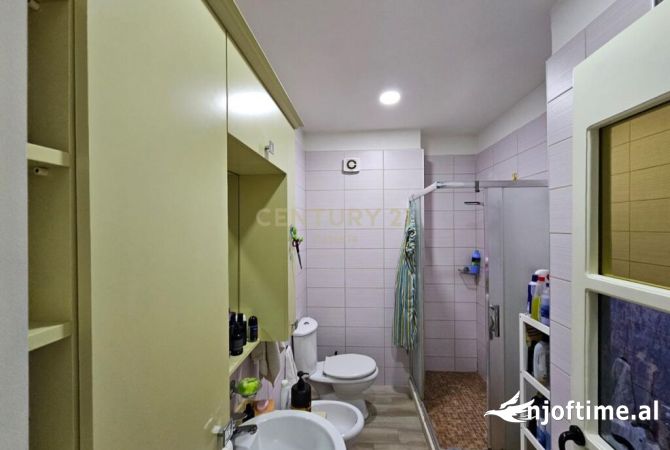 Shtepi ne shitje Apartament ne Tirane, 1+1, Mobilimi E mobiluar, Pagesa 118,000  Euro.
