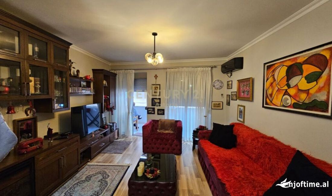 Shtepi ne shitje Apartament ne Tirane, 1+1, Mobilimi E mobiluar, Pagesa 118,000  Euro.