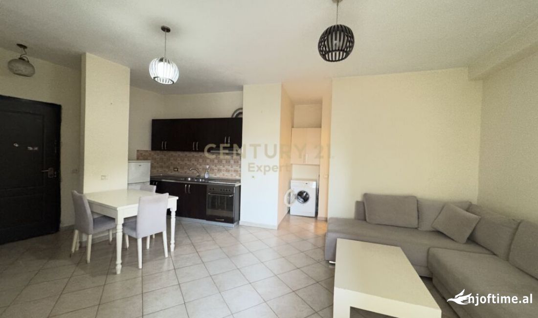 Shtepi ne shitje Apartament ne Tirane, Garsoniere, Mobilimi E mobiluar, Pagesa 60,900  Euro.