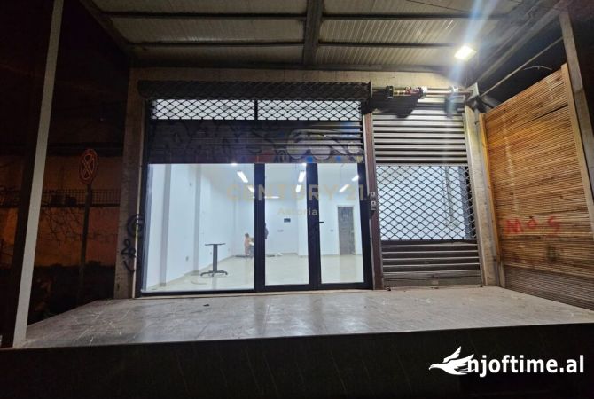 Ambiente Commerciale in Affitto 1+1 a Tirana - 500 Euro