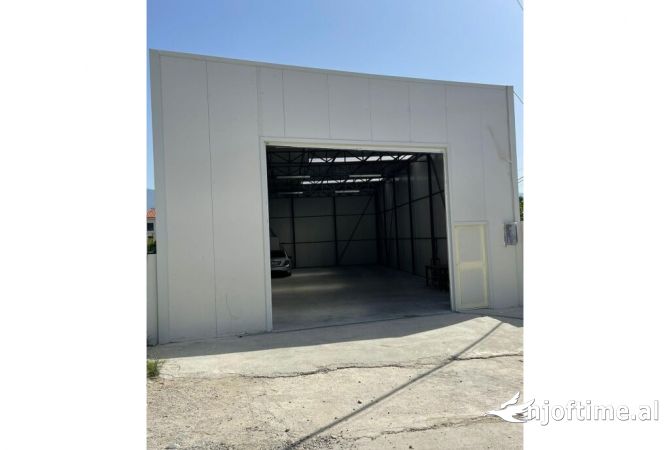 Ambiente Commerciale in Affitto 4+1 a Tirana - 1,100 Euro