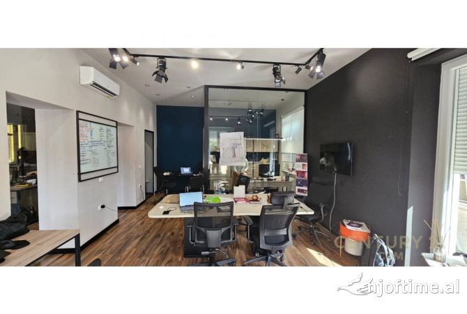 Zyre Per Qira Tek Stadiumi Dinamo! 1,700 Euro /Muaj