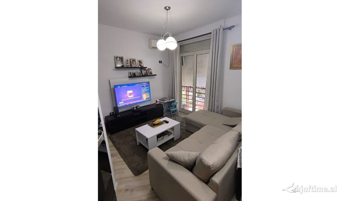 Shtepi ne shitje Apartament ne Tirane, 1+1, Mobilimi E mobiluar, Pagesa 150,000  Euro.