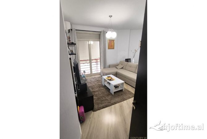 Shtepi ne shitje Apartament ne Tirane, 1+1, Mobilimi E mobiluar, Pagesa 150,000  Euro.