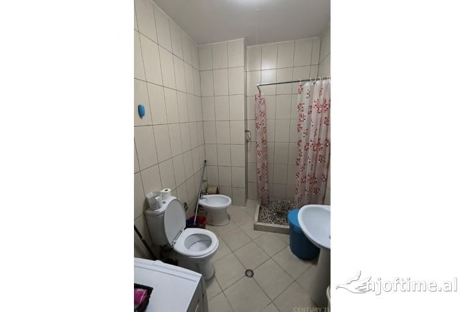 Shtepi ne shitje Apartament ne Tirane, 1+1, Mobilimi E mobiluar, Pagesa 150,000  Euro.