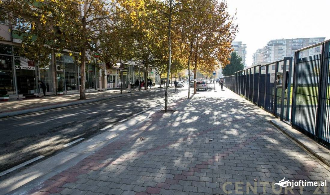 JEPET ME QIRA AMBIENT KOMERCIAL NE DON BOSKO! 750 Euro 