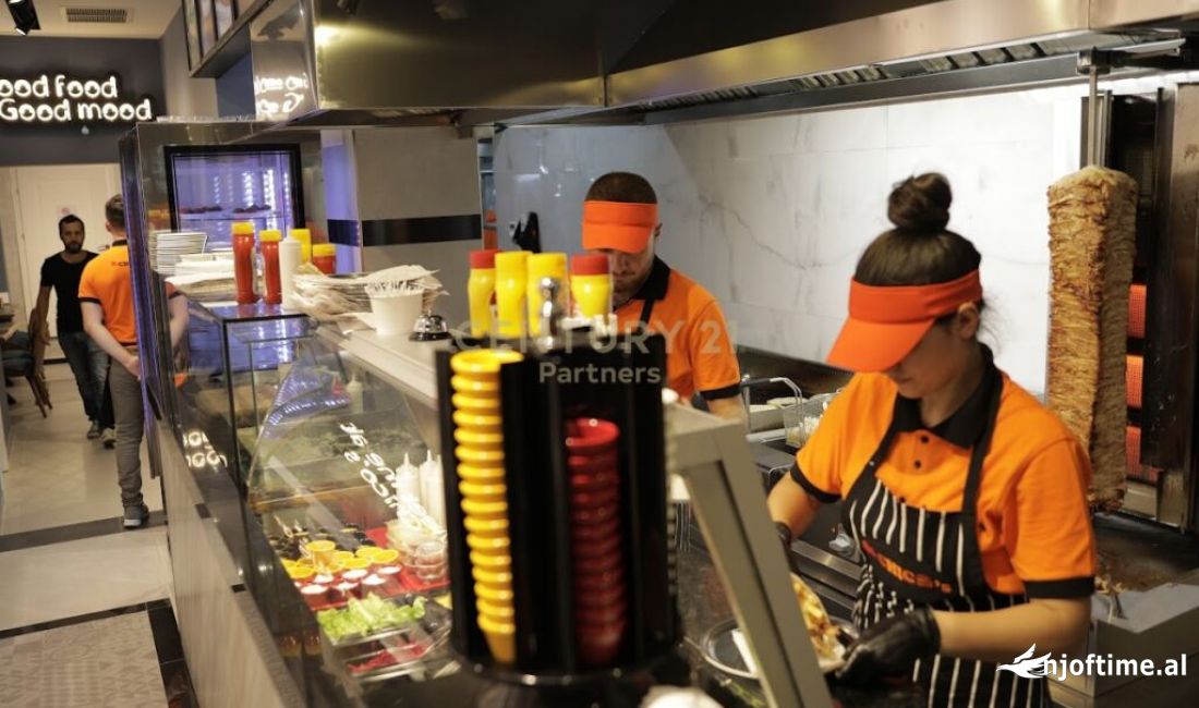 Shitet Biznesi Fast Food Burger Restorant 21 Dhjetori 105,000 Euro