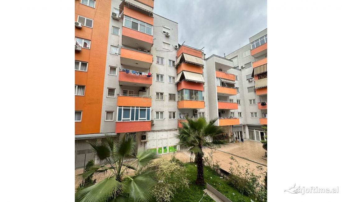 Shtepi ne shitje Apartament ne Tirane, 2+1, Mobilimi E mobiluar, Pagesa 130,000  Euro.
