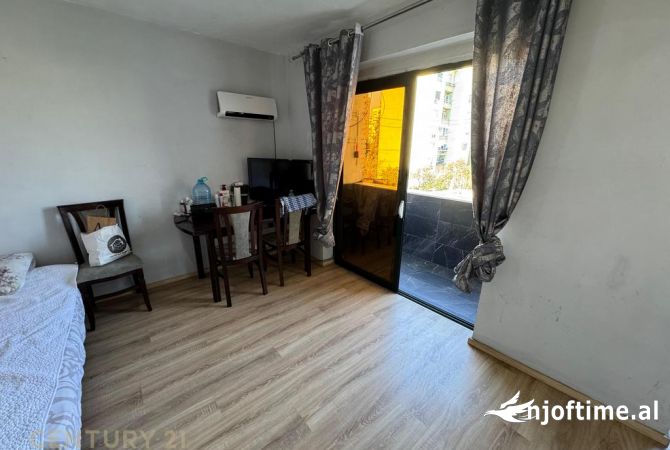 Shtepi ne shitje Apartament ne Tirane, 1+1, Mobilimi E mobiluar, Pagesa 92,000  Euro.