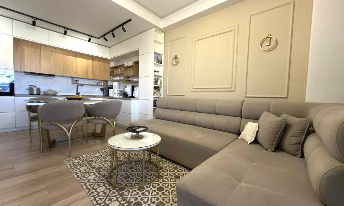 Shtepi ne shitje Apartament ne Tirane, 2+1, Mobilimi E mobiluar, Pagesa 260,000  Euro.