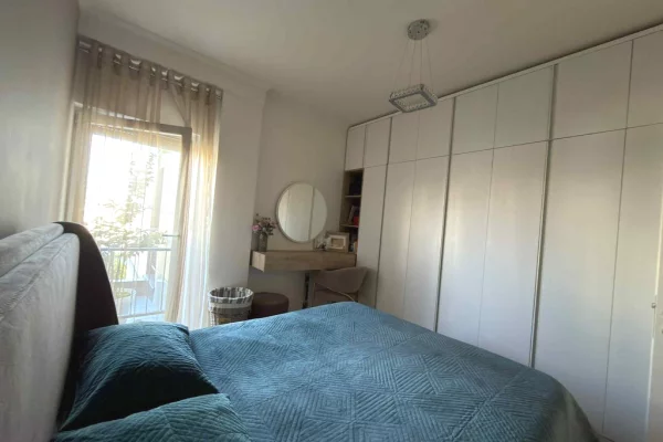 Shtepi ne shitje Apartament ne Tirane, 2+1, Mobilimi E mobiluar, Pagesa 260,000  Euro.
