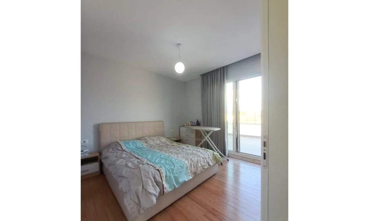 Shtepi ne shitje Apartament ne Tirane, 1+1, Mobilimi E mobiluar, Pagesa 95,000  Euro.