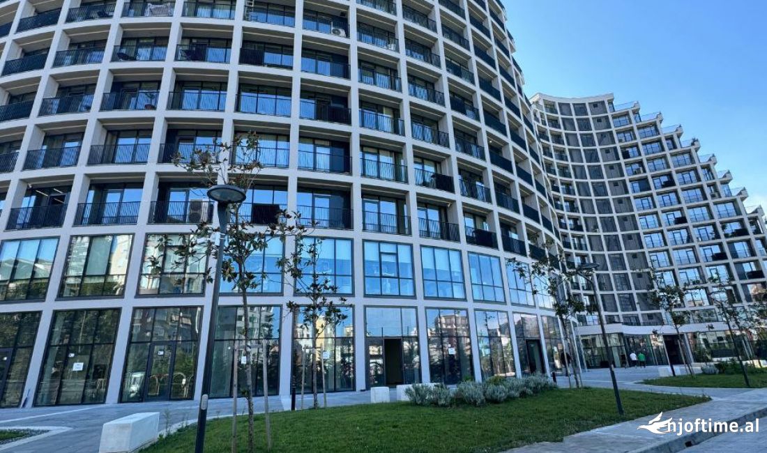 Jepen me Qera 2 Dyqane te Rruga e Kosovareve me pamje nga rruga ‼️⁠