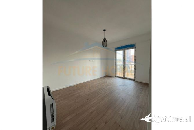 Ambiente Commerciale in Affitto 3+1 a Tirana - 510 Euro