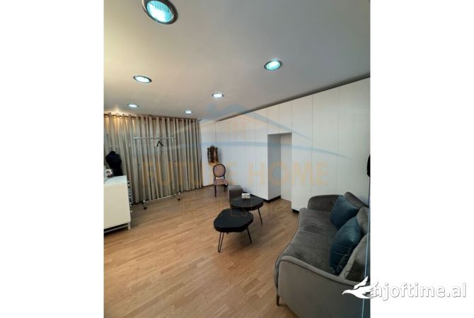 Ambiente Commerciale in Vendita 1+1 a Tirana - 150,000 Euro