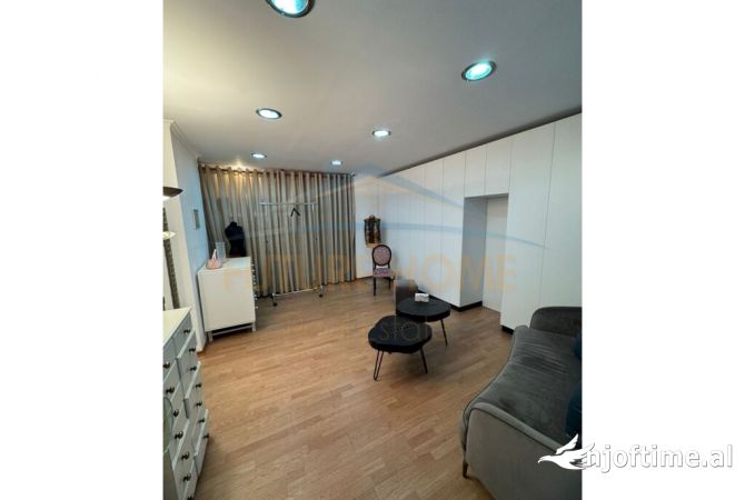 Ambiente Commerciale in Vendita 1+1 a Tirana - 150,000 Euro