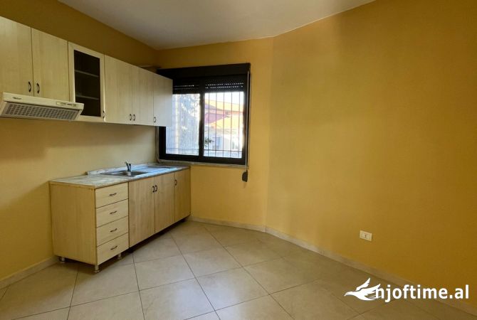 Jepet me Qera Apartament per Zyra ne Qender